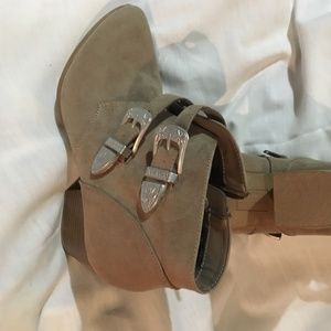 Christian Siriano Size 11 Beige Stylish Boot